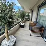 Divina V 150 Meters From The * Πούλα