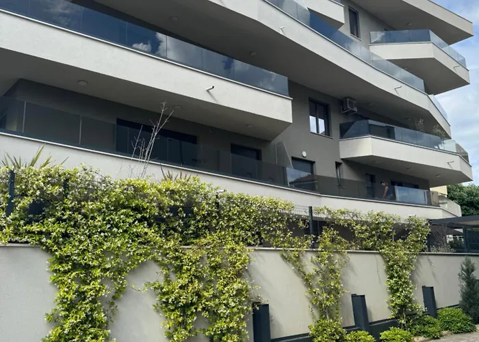 Divina V 150 Meters From The Apartman