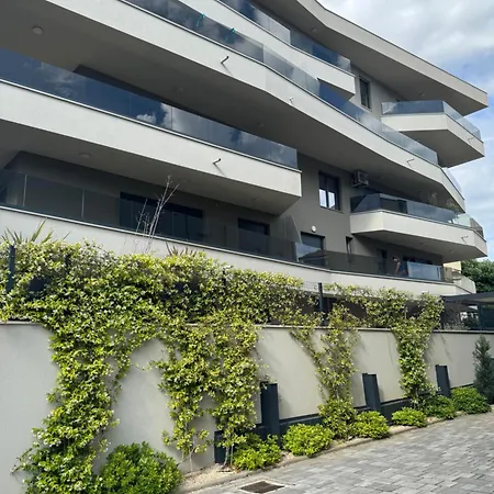 Divina V 150 Meters From The Apartment